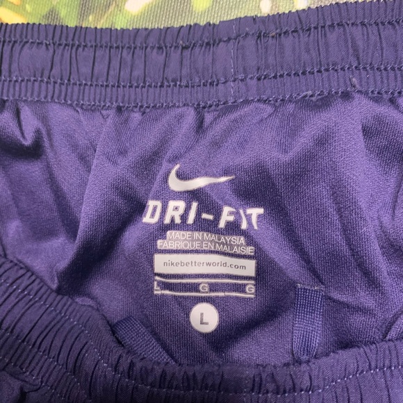 Classic Nike Workout Shorts - Picture 3 of 3
